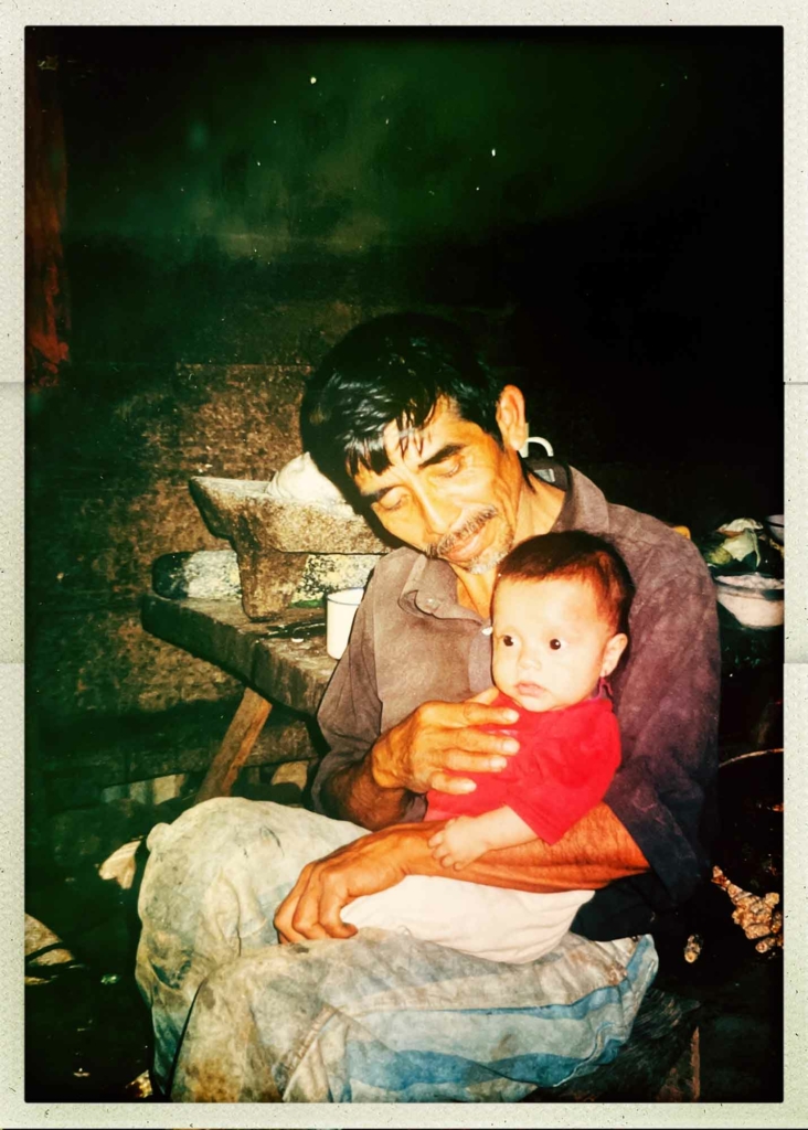 ©Privé/ Francisco Caba Bop, et son dernier petit-fils, Lax, diminutif de Nicolas, en langue maya ixile